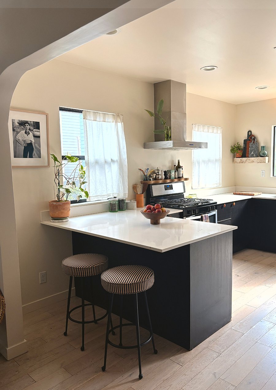 Kitchen includes an Air-fryer and Moccamaster for for coffee