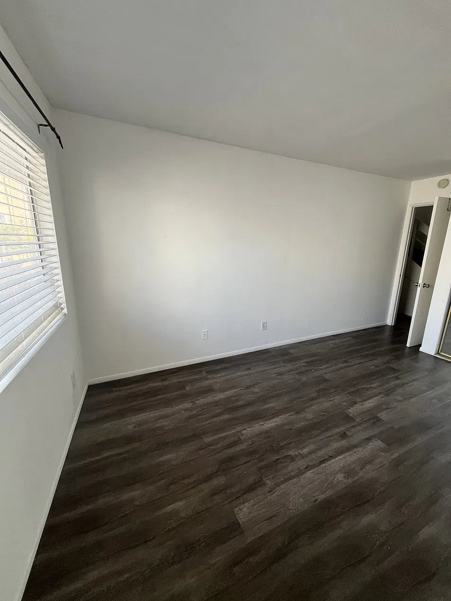 Alternate view of bedroom layout