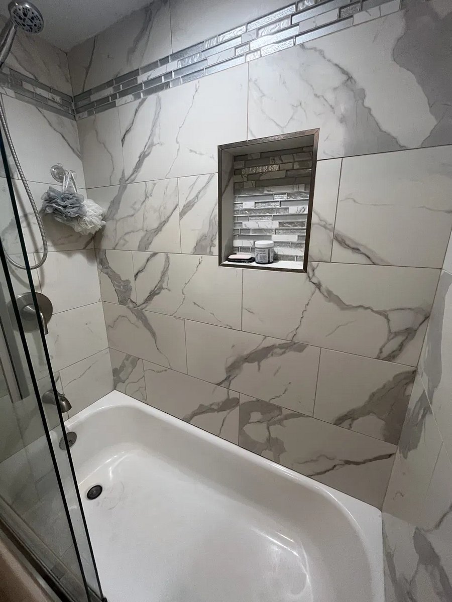 Shower with decorative tile accents