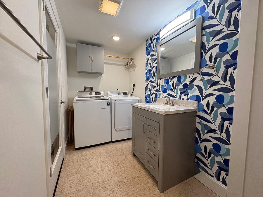 Bathroom includes full size washer/dryer