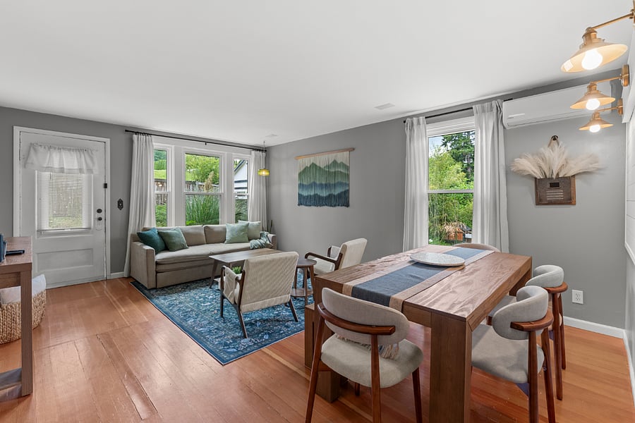 Upstairs living room/dining room