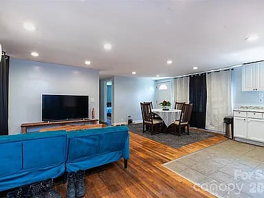 Furnished Finder property 1004363_1 photo 2