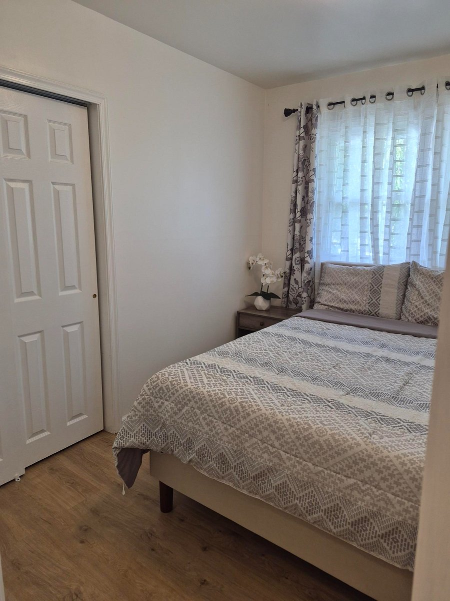 Bedroom 2 (Full/Double Bed)