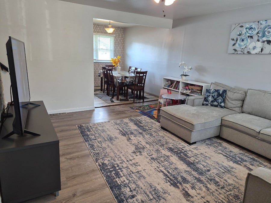 Open-Flow Living & Dining Lounge