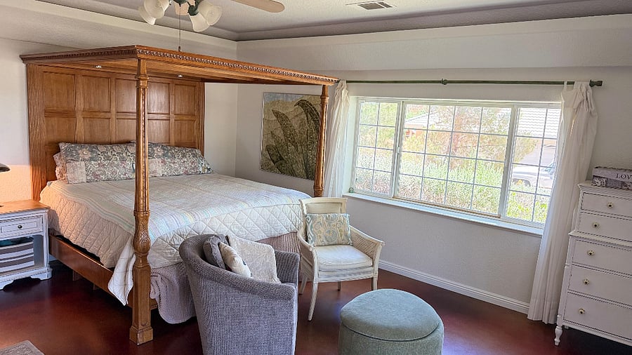 King size bed and seating area