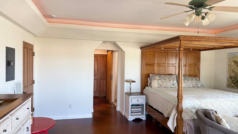 Hall to Closet and Bathroom