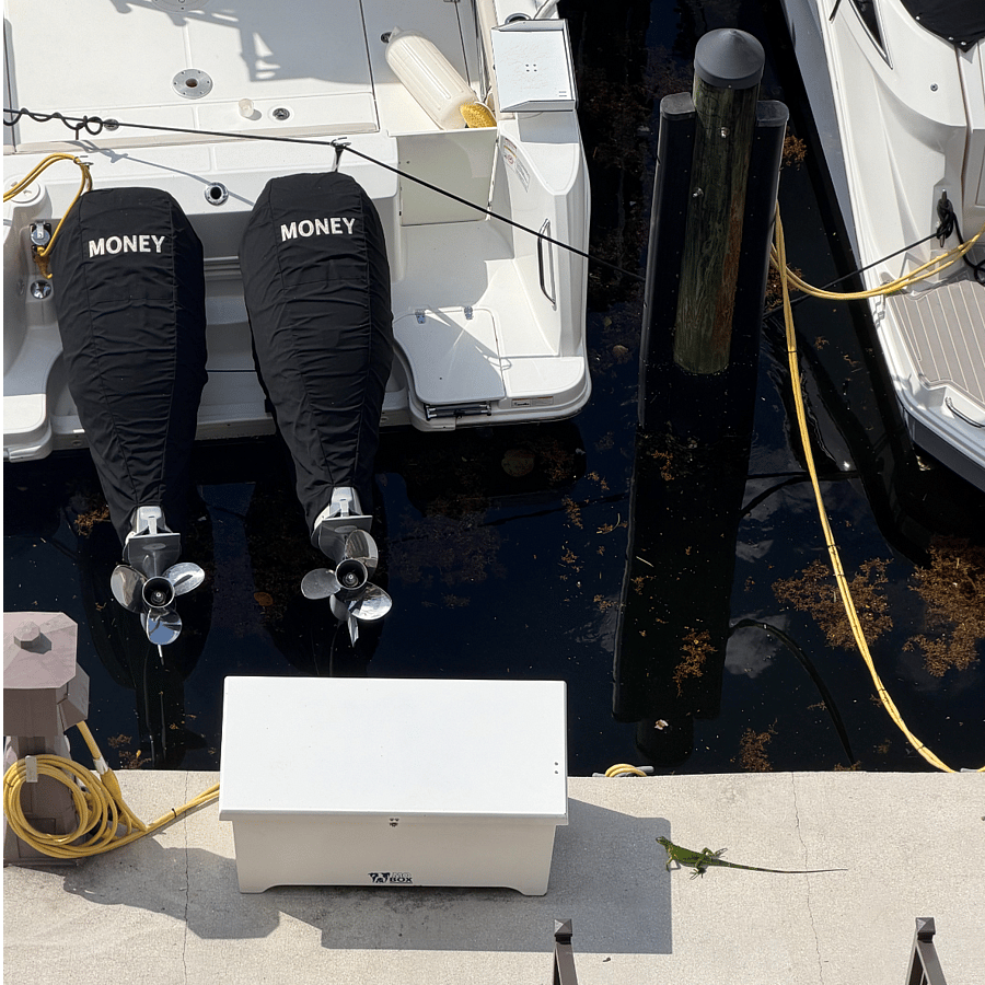 water, electricity, boat locker at pier