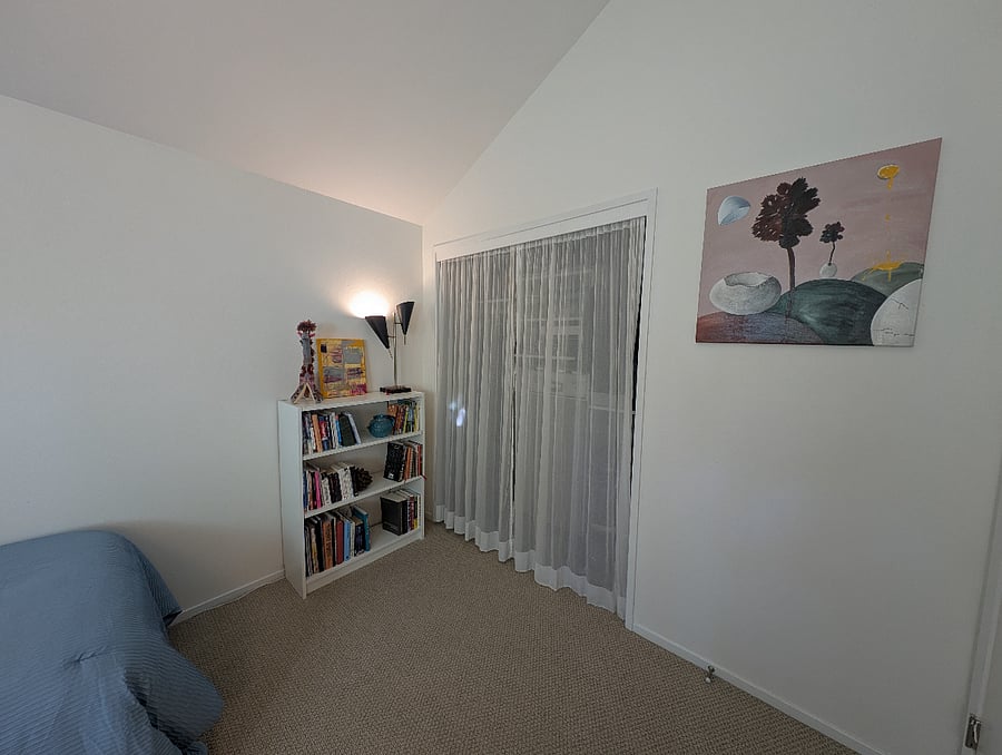 2nd bedroom (2nd floor)
