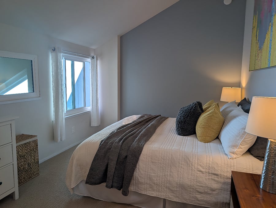 Master bedroom (2nd floor)