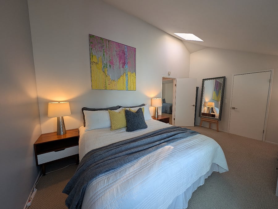 Master bedroom (2nd floor)