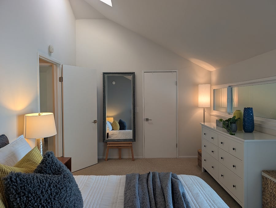 Master bedroom (2nd floor)