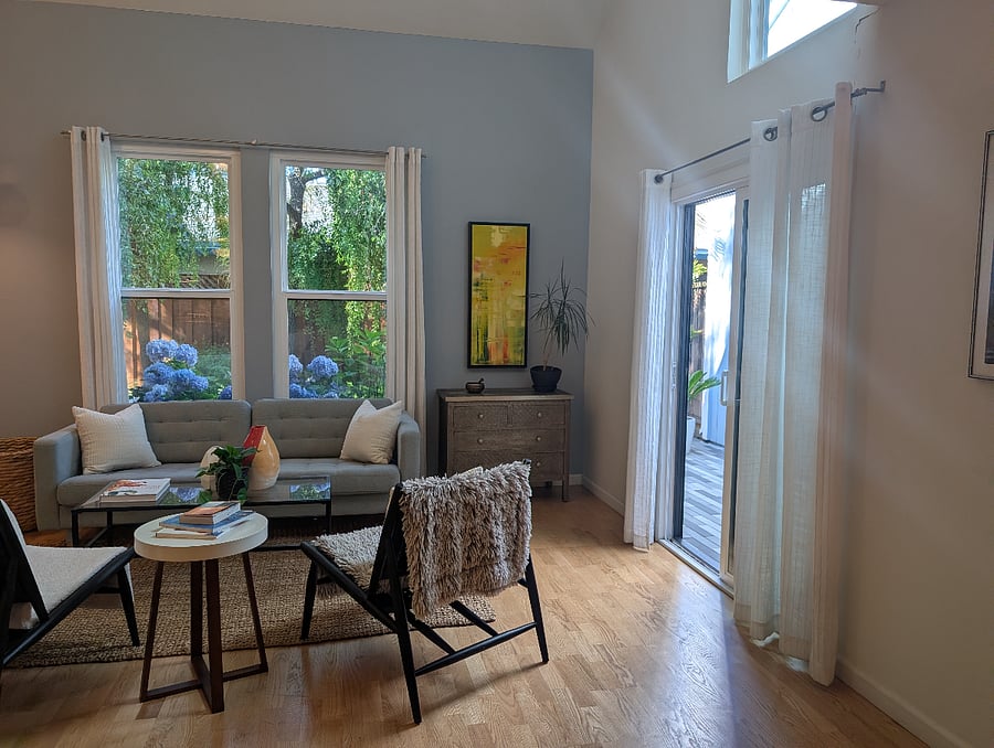 Living room (1st floor)