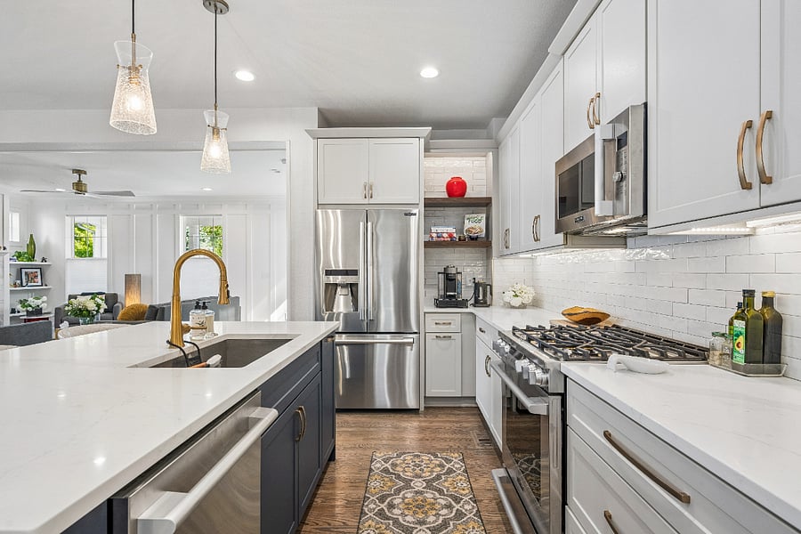 Full kitchen