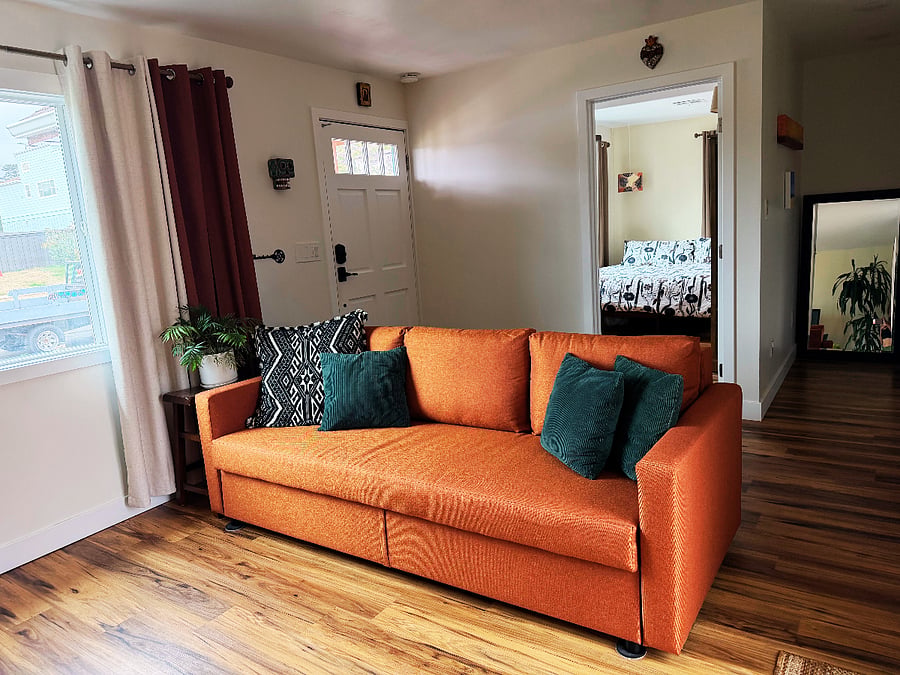Pullout couch (sleeps 2)P