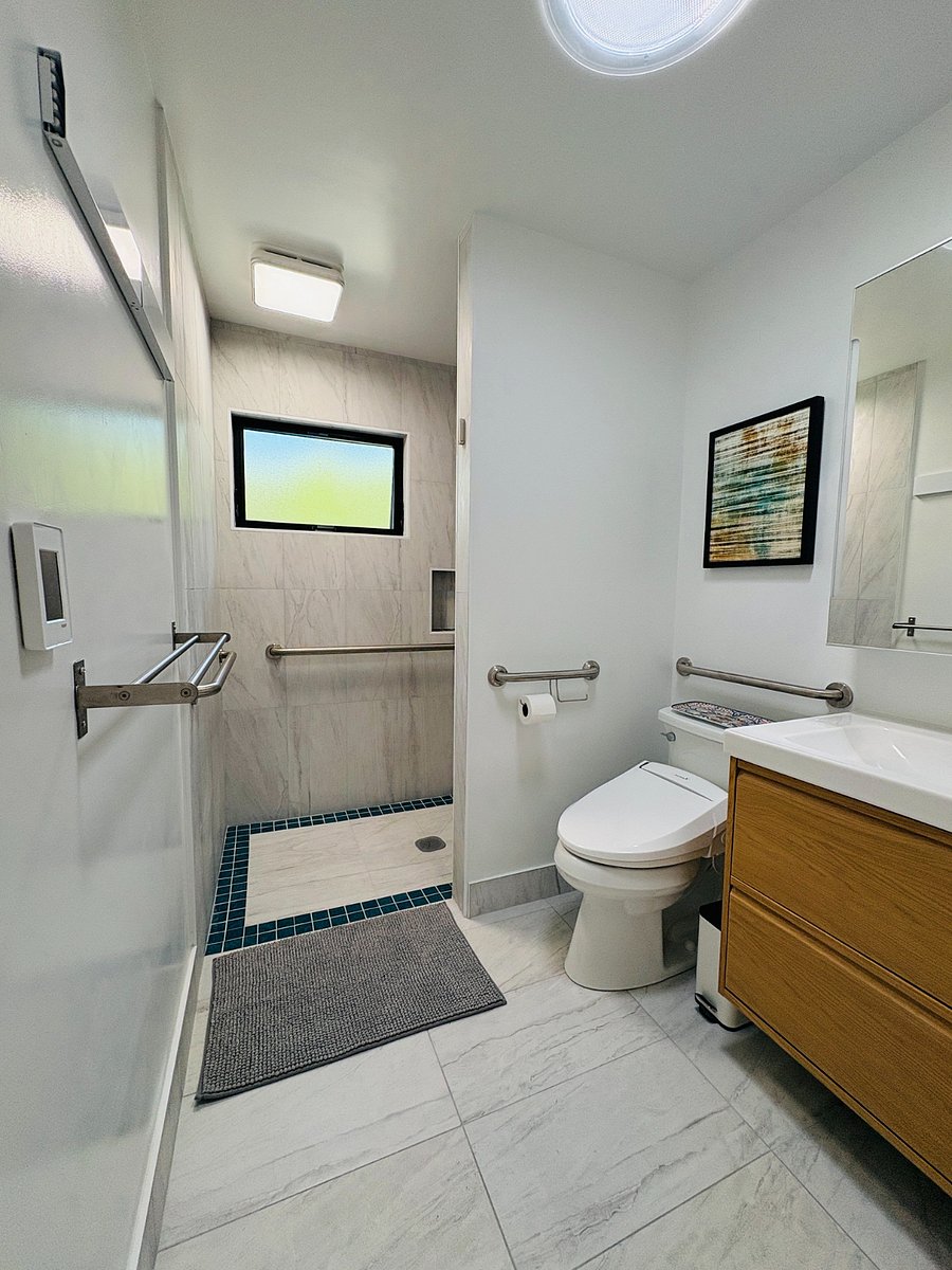 Bathroom with sink, drawers and mirrored cabinet