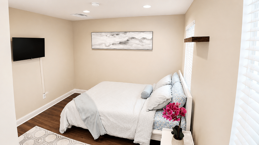 Second bedroom fully furnished & ready. Ideal for a colleague or visiting guest.