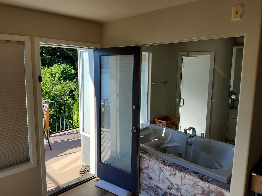 jacuzzi bath, top floor