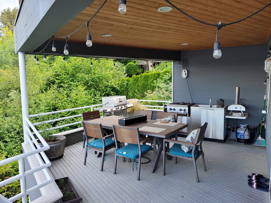 shared space, middle floor deck
