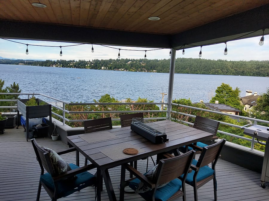 shared space, middle floor deck