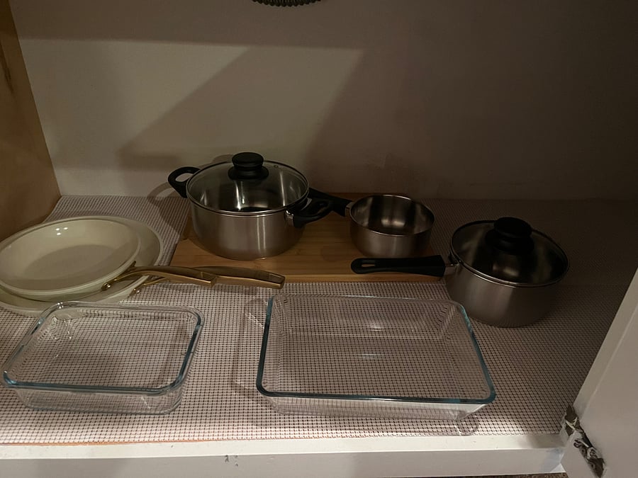 Pots, pans, baking dishes