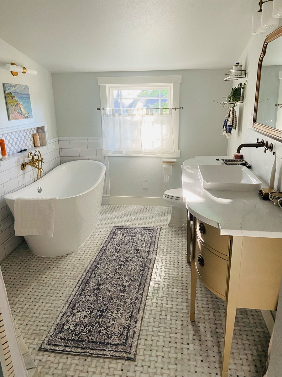Spa bath has HEATED FLOORS and heated towel bar and is not shared