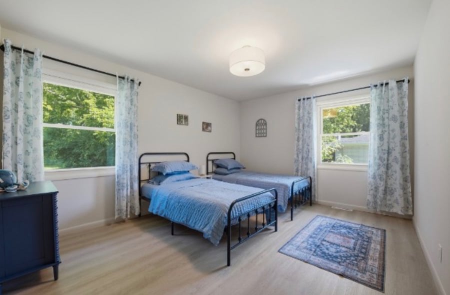 2nd Bedroom with 2 twin beds, nightstand and dresser