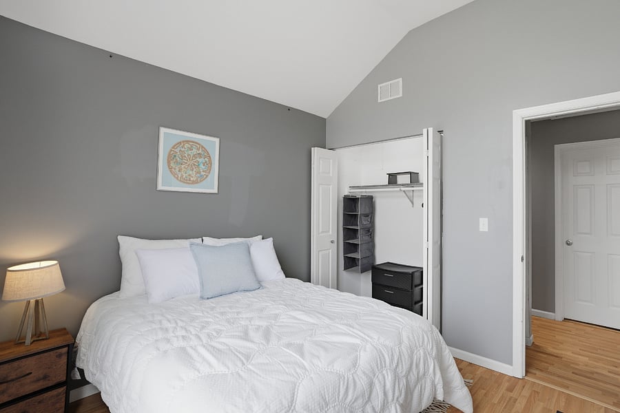 Second bedroom, full size bed.
