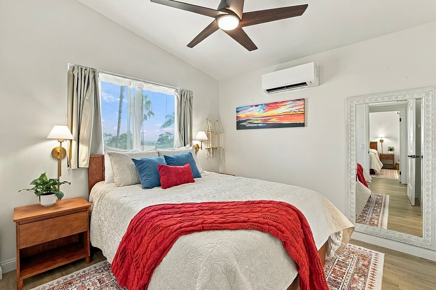 South Bedroom
Bedrooms feature Novaform 14" advanced hybrid queen size mattresses, all-season down alternative comforters, high quality 100% percale cotton sheets and duvet covers.
Hangers, drawers, and hamper in closet
