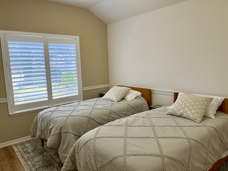 2 twin beds