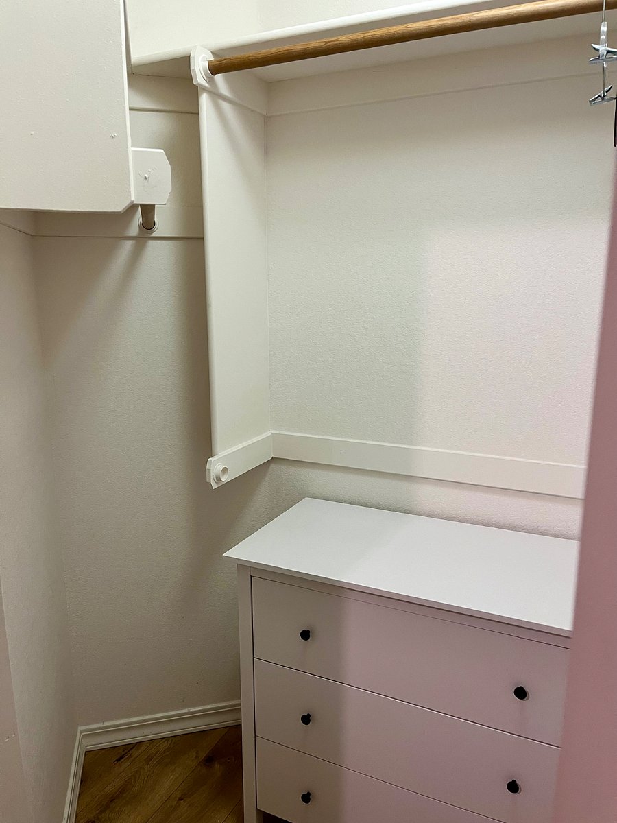 Queen bedroom closet