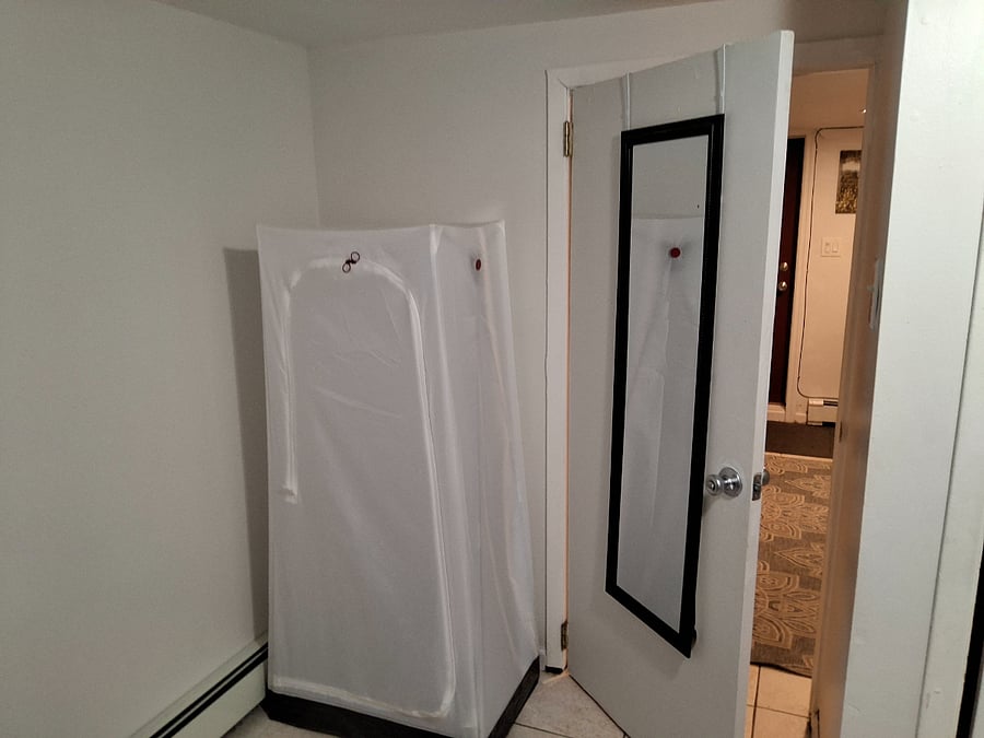 Bedroom entryway