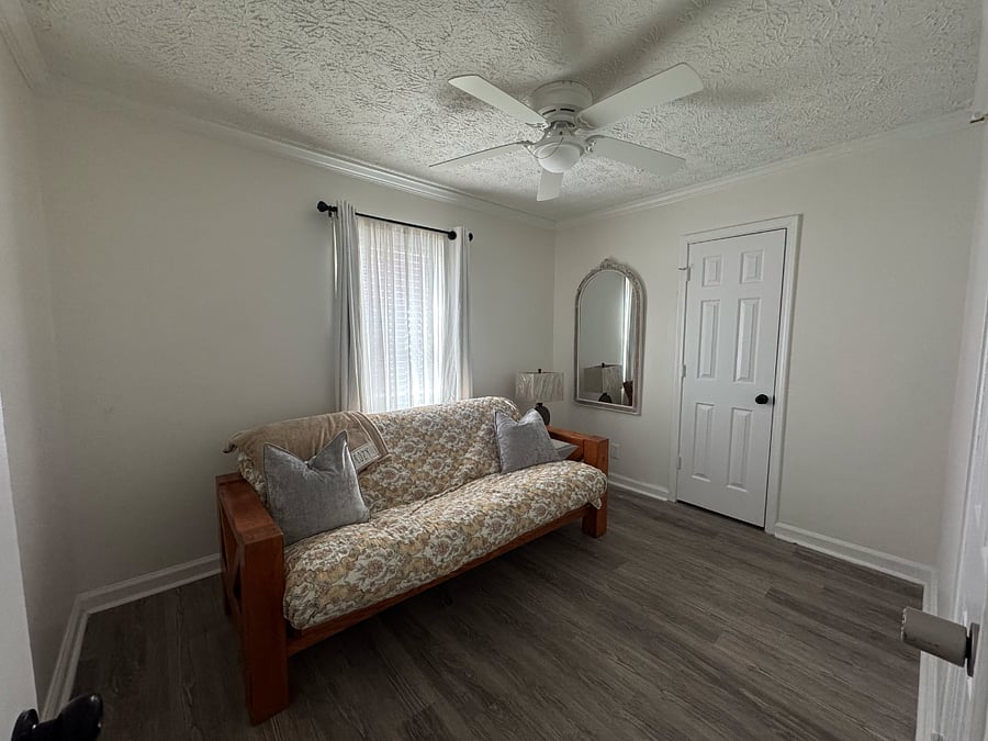 Downstairs Bedroom - Queen Size Futon Bed 