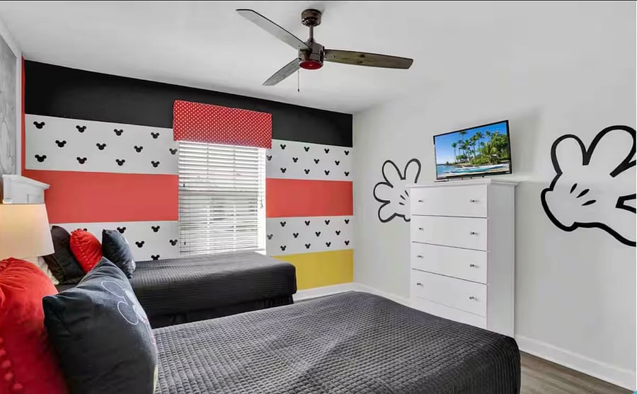 4th bedroom with twin beds 