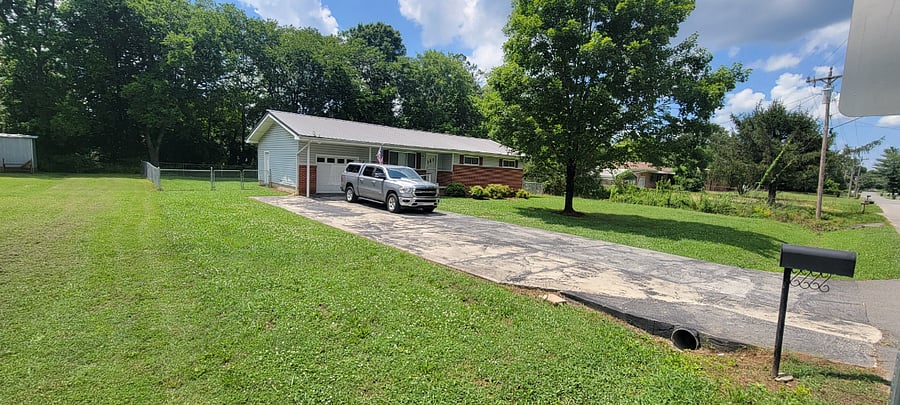 Driveway easily handles multiple vehicles