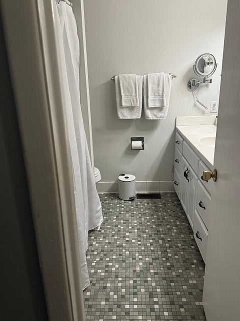 Guest Bathroom Bath