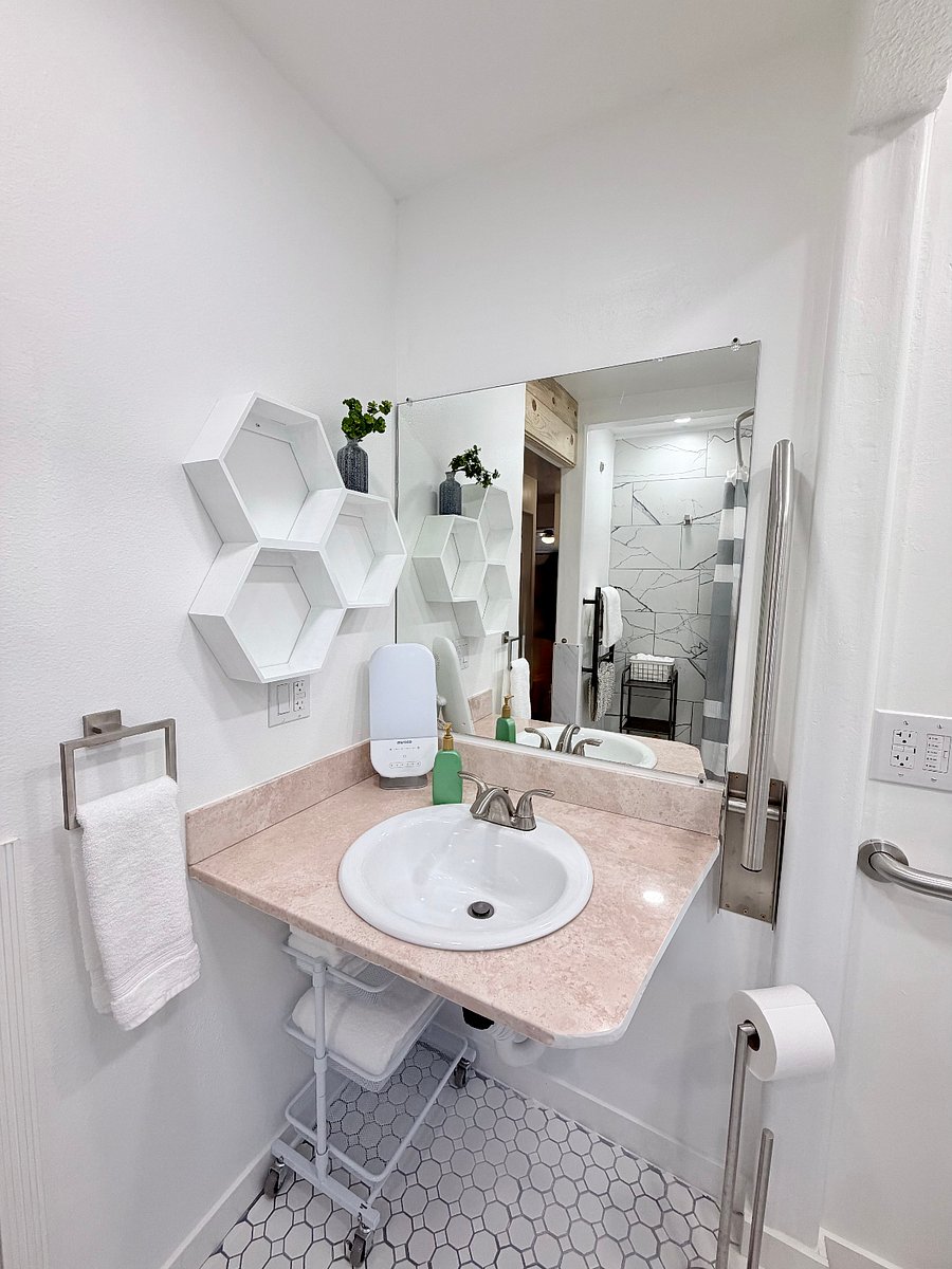 Roll-under bathroom sink