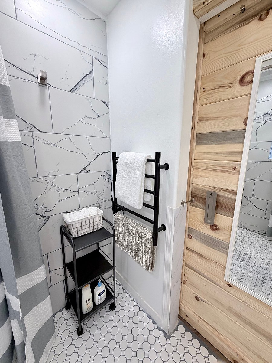 Heated towel bar