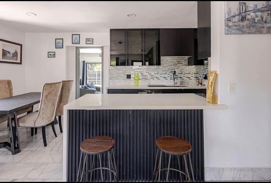Bar area/ breakfeast area