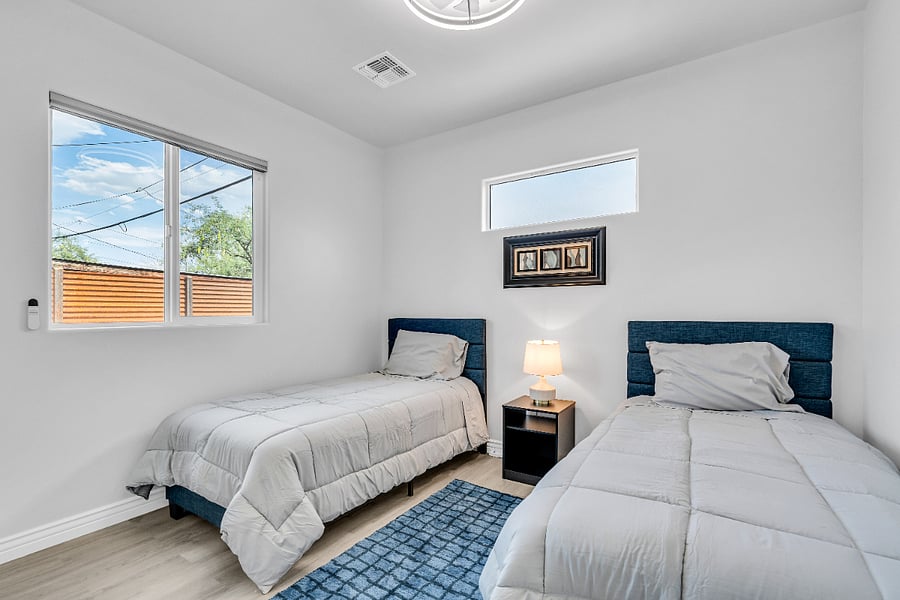 Second bedroom with two twin beds, ideal for children, friends, or additional guests traveling together.