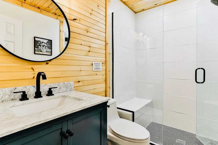 Second full shared bathroom on main floor 