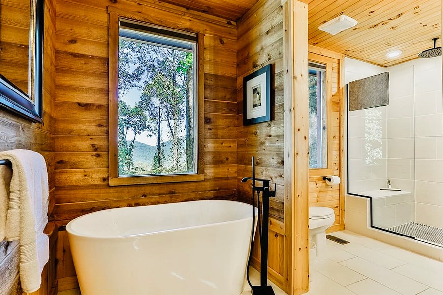 Master en-suite with tub overlooking the mountains! 