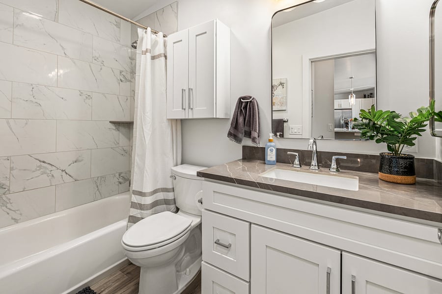 2nd Bath with Tub/Shower