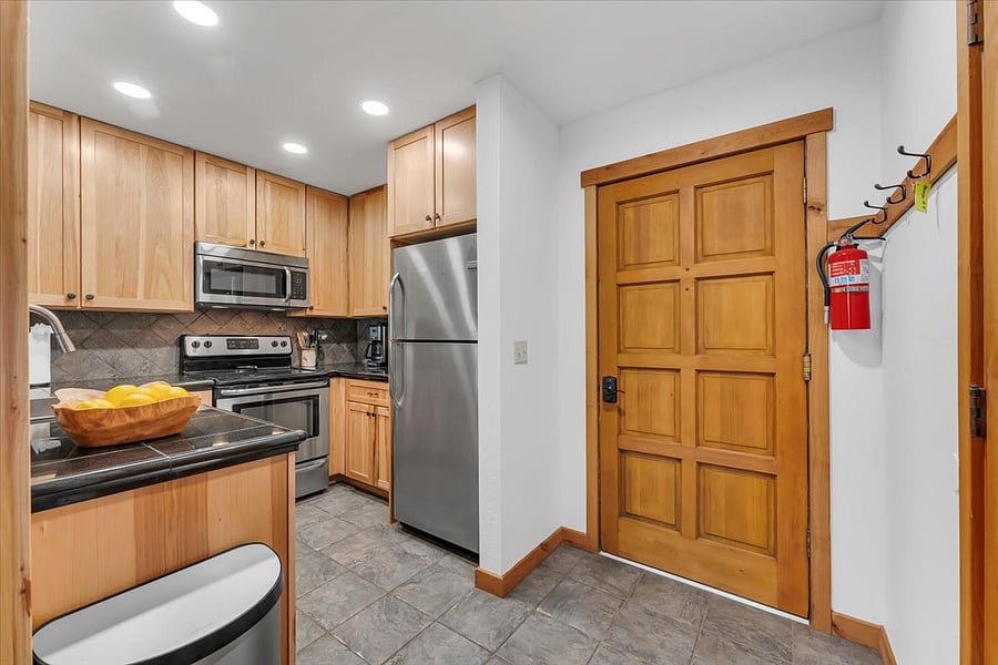 Furnished Finder property 1005356_1 photo 2