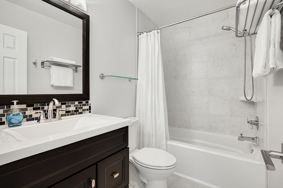 Full Bathroom #1