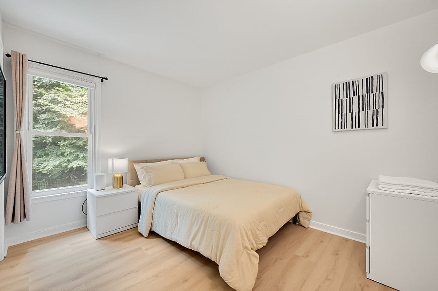 Bedroom #3 - Queen bed