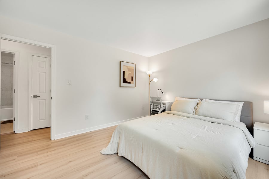 Bedroom #4 - Queen bed