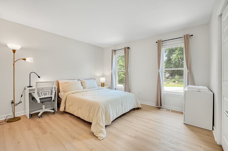 Bedroom #4 - Queen bed