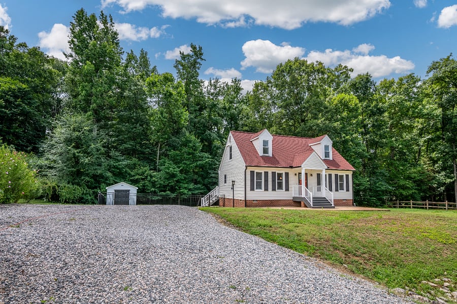 Private Driveway can fit 4 cars