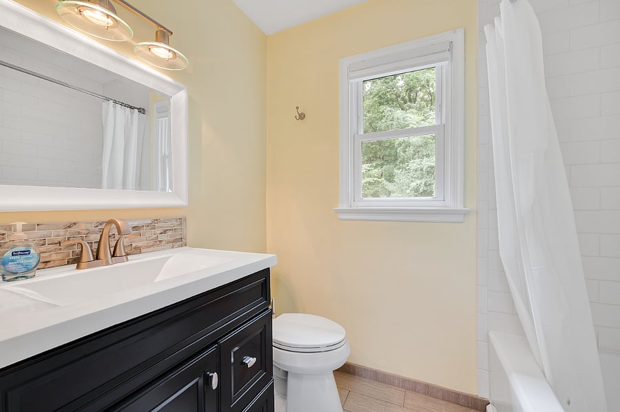 Full Bathroom #2