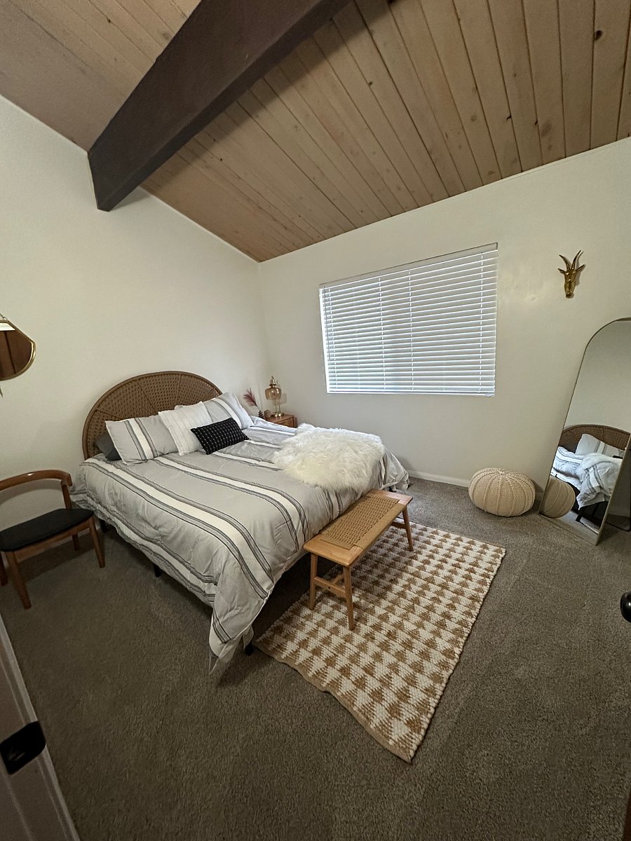 Upstairs Bedroom Queen Bed